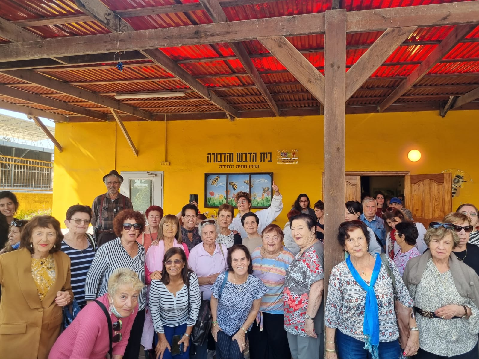 ניצולי שואה בביקור ביד מרדכי