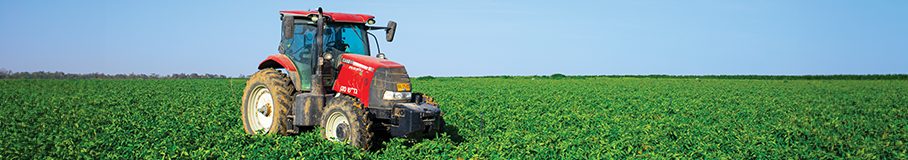 תמונה של טרקטור בשדה